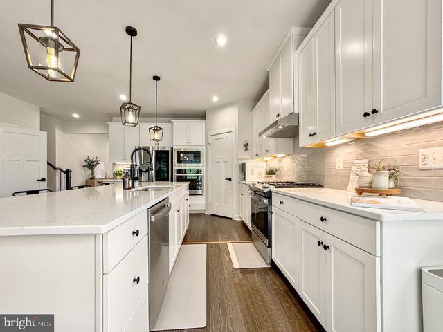 15179 HAYMARKET LANDING DR, Haymarket, VA 20169
