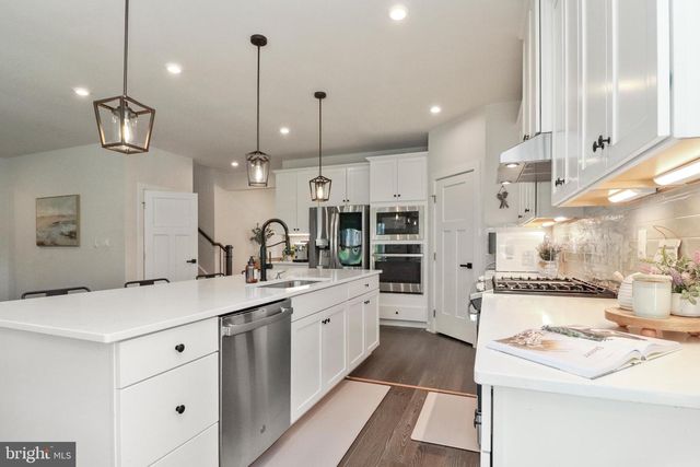 15179 HAYMARKET LANDING DR, Haymarket, VA 20169