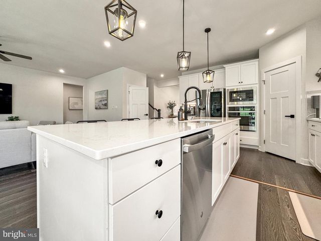 15179 HAYMARKET LANDING DR, Haymarket, VA 20169