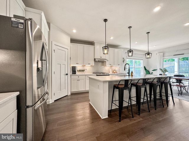 15179 HAYMARKET LANDING DR, Haymarket, VA 20169