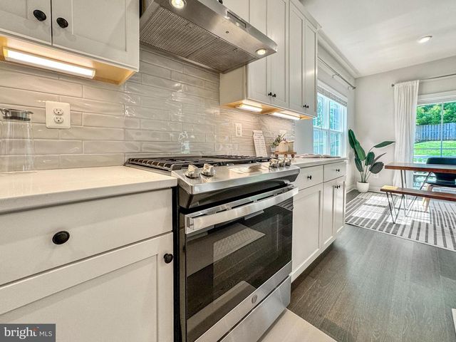 15179 HAYMARKET LANDING DR, Haymarket, VA 20169