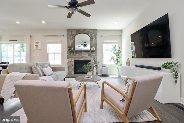 15179 HAYMARKET LANDING DR, Haymarket, VA 20169