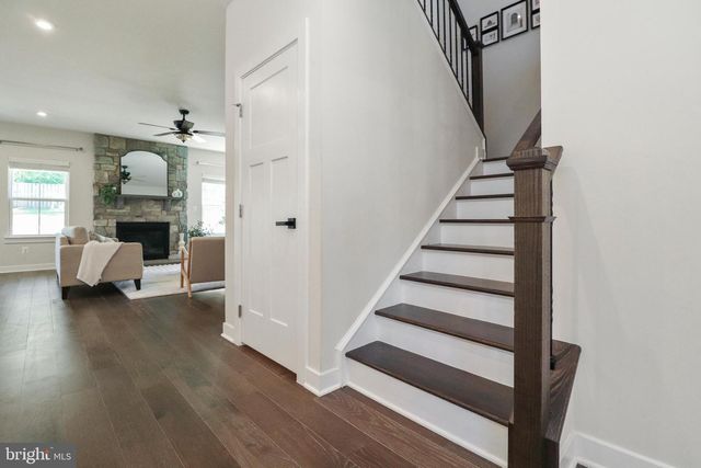15179 HAYMARKET LANDING DR, Haymarket, VA 20169