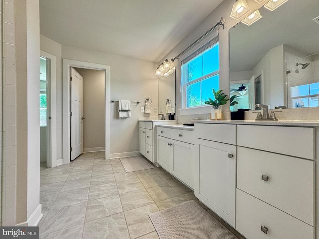 15179 HAYMARKET LANDING DR, Haymarket, VA 20169