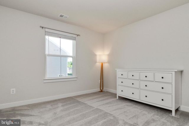 15179 HAYMARKET LANDING DR, Haymarket, VA 20169