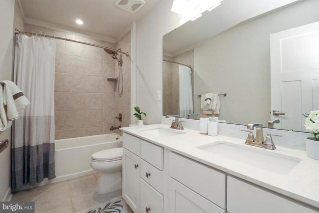 15179 HAYMARKET LANDING DR, Haymarket, VA 20169