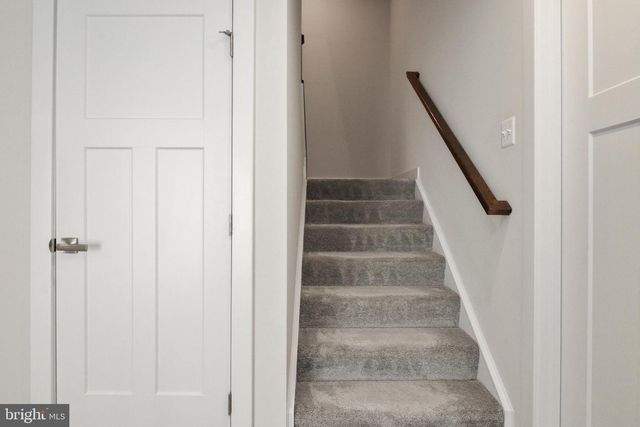 15179 HAYMARKET LANDING DR, Haymarket, VA 20169