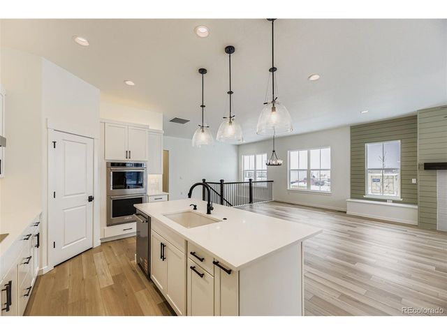 8902 S Riviera Way, Aurora, CO 80016