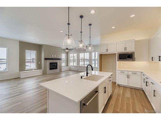 8902 S Riviera Way, Aurora, CO 80016