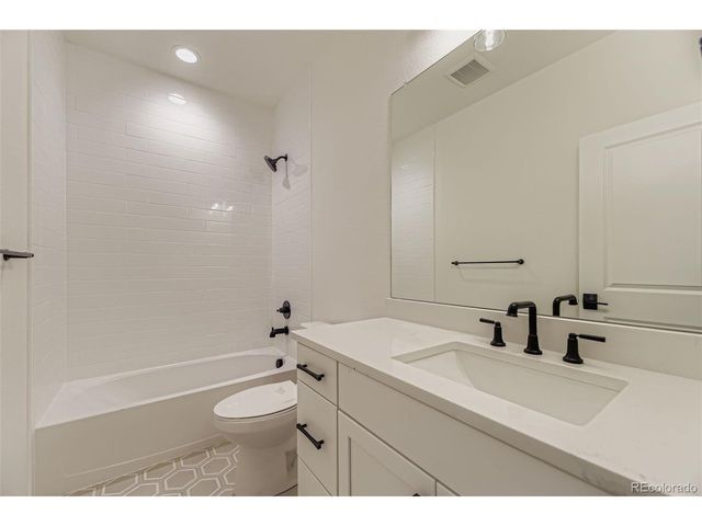 8902 S Riviera Way, Aurora, CO 80016