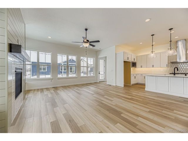 8902 S Riviera Way, Aurora, CO 80016