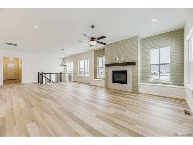 8902 S Riviera Way, Aurora, CO 80016