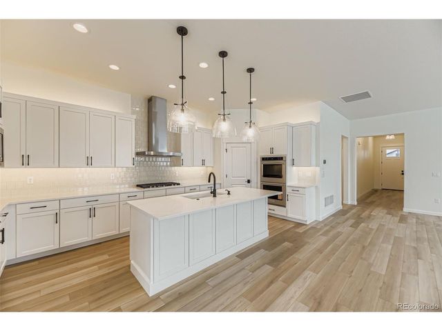 8902 S Riviera Way, Aurora, CO 80016