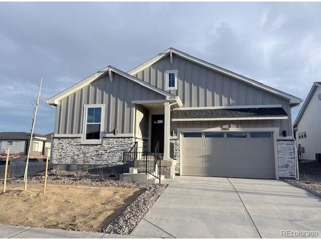 8902 S Riviera Way, Aurora, CO 80016