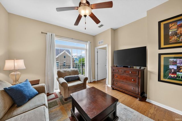 1145 Napoleon St Apt 206, South Bend, IN 46617