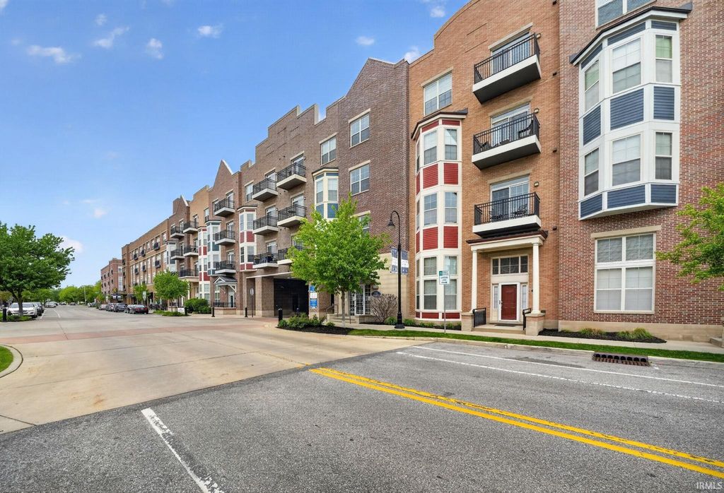 1145 Napoleon St Apt 206, South Bend, IN 46617