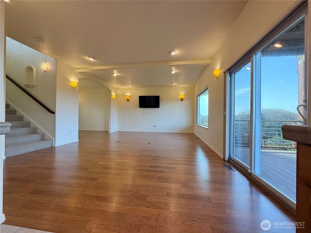 317 Sand Dune Avenue SW, Ocean Shores, WA 98569