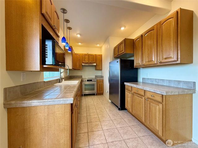 317 Sand Dune Avenue SW, Ocean Shores, WA 98569