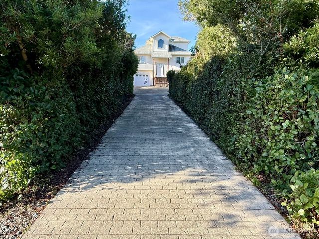 317 Sand Dune Avenue SW, Ocean Shores, WA 98569