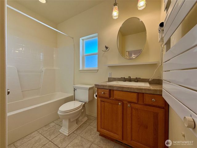 317 Sand Dune Avenue SW, Ocean Shores, WA 98569