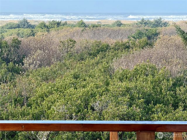 317 Sand Dune Avenue SW, Ocean Shores, WA 98569