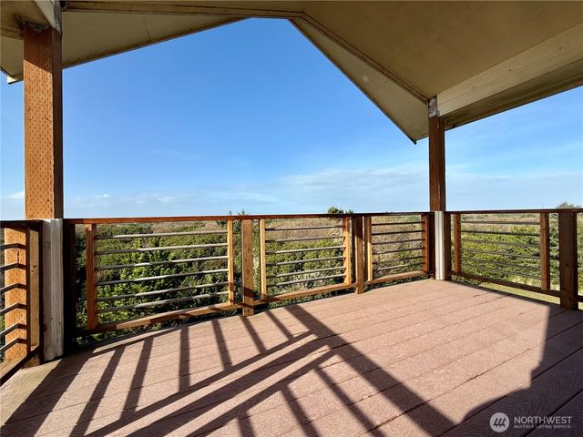 317 Sand Dune Avenue SW, Ocean Shores, WA 98569