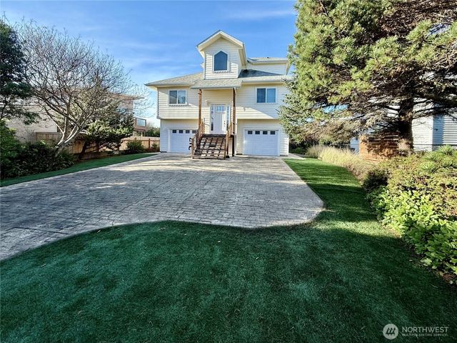 317 Sand Dune Avenue SW, Ocean Shores, WA 98569