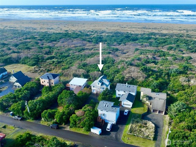 317 Sand Dune Avenue SW, Ocean Shores, WA 98569