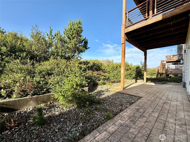 317 Sand Dune Avenue SW, Ocean Shores, WA 98569