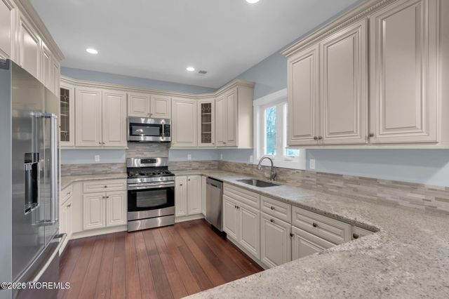 4 Conor Court, Bayville, NJ 08721