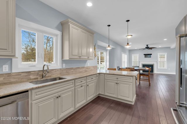 4 Conor Court, Bayville, NJ 08721