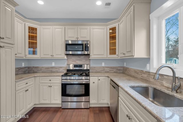 4 Conor Court, Bayville, NJ 08721