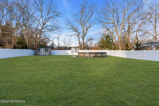 4 Conor Court, Bayville, NJ 08721