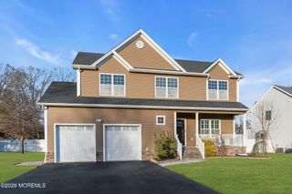 4 Conor Court, Bayville, NJ 08721