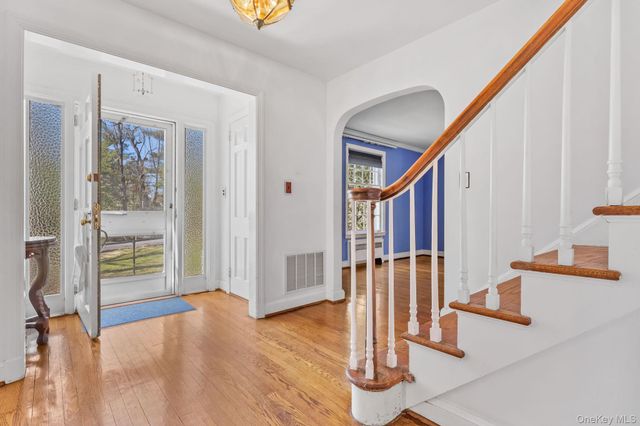 4 Tompkins Road, Scarsdale, NY 10583
