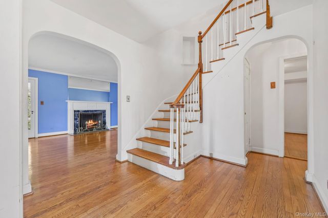 4 Tompkins Road, Scarsdale, NY 10583