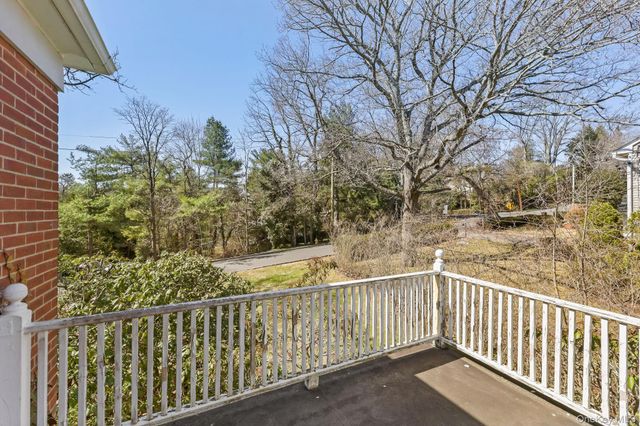 4 Tompkins Road, Scarsdale, NY 10583
