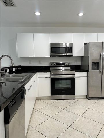 324 NE 3rd St D, Hallandale Beach, FL 33009