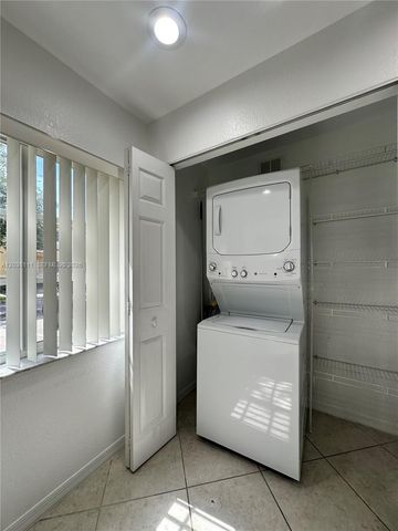 324 NE 3rd St D, Hallandale Beach, FL 33009