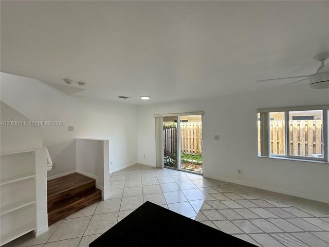 324 NE 3rd St D, Hallandale Beach, FL 33009