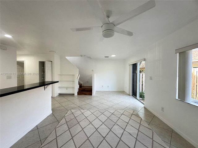 324 NE 3rd St D, Hallandale Beach, FL 33009