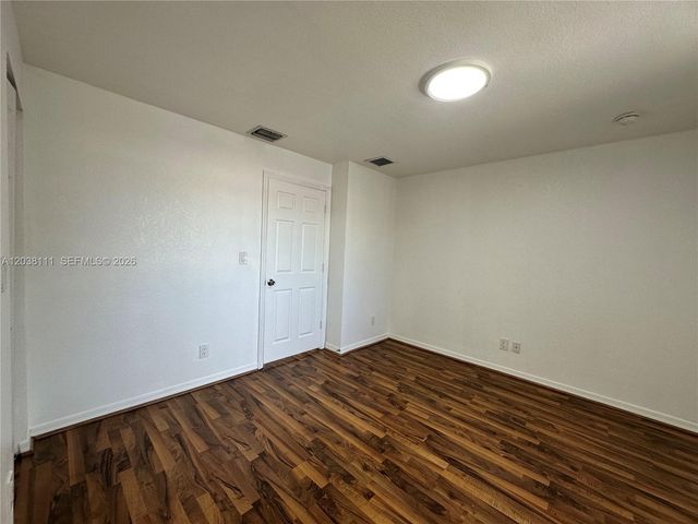 324 NE 3rd St D, Hallandale Beach, FL 33009