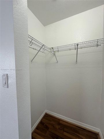 324 NE 3rd St D, Hallandale Beach, FL 33009
