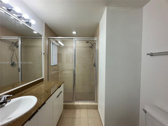 324 NE 3rd St D, Hallandale Beach, FL 33009