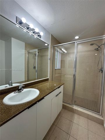 324 NE 3rd St D, Hallandale Beach, FL 33009