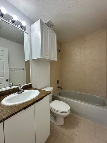324 NE 3rd St D, Hallandale Beach, FL 33009
