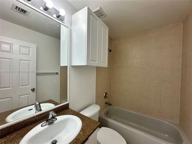 324 NE 3rd St D, Hallandale Beach, FL 33009