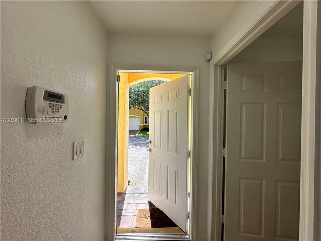 324 NE 3rd St D, Hallandale Beach, FL 33009