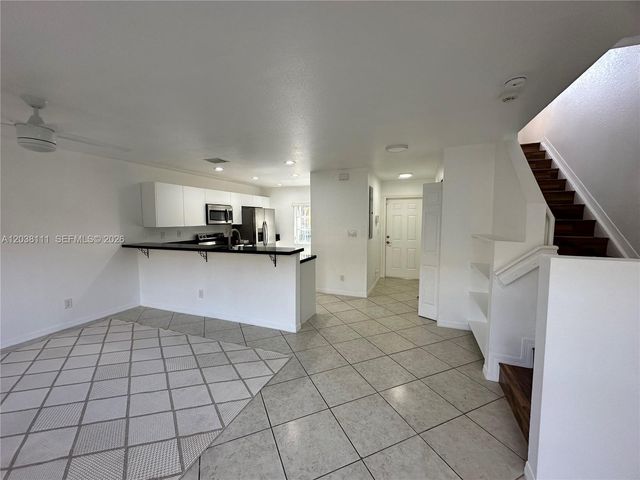 324 NE 3rd St D, Hallandale Beach, FL 33009