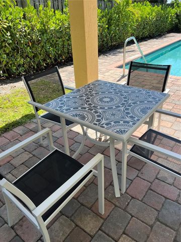 324 NE 3rd St D, Hallandale Beach, FL 33009
